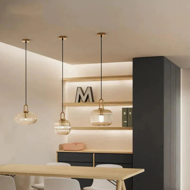 Luminaire Suspension verre strié doré – Référence : Maelis4592-Luminaire Suspendu - Nexa Lights