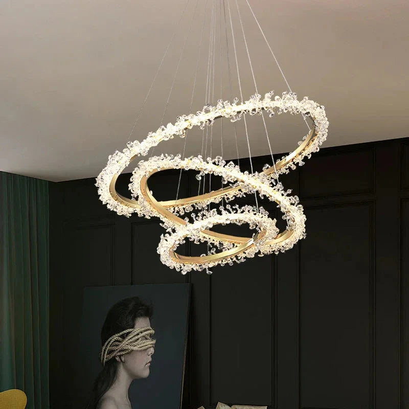 Suspendu Design : Multiples Anneaux Lumineux en Laiton et Cristal-Luminaire Suspendu - Nexa Lights