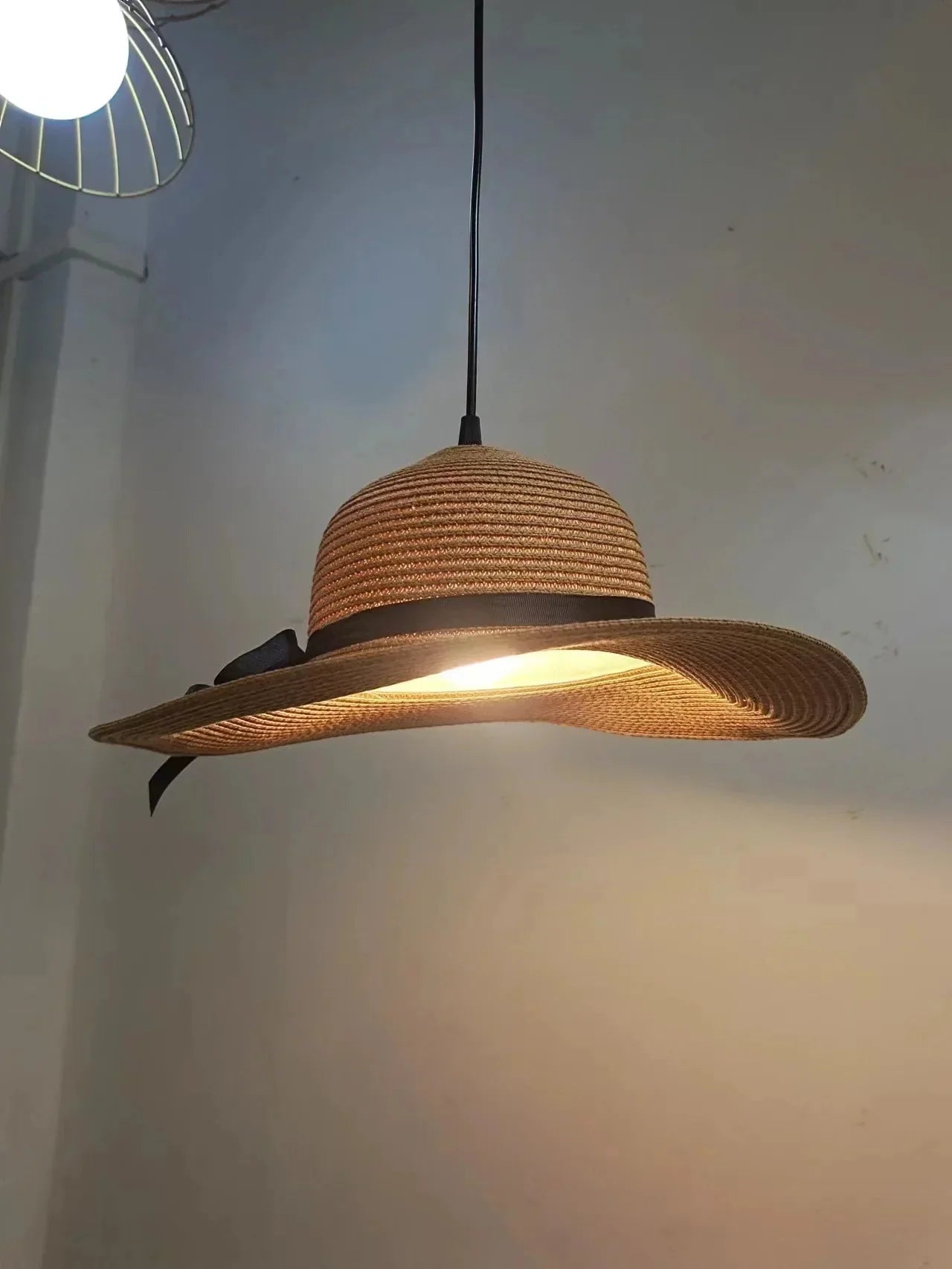 Luminaire Suspension design rétro en rotin – Référence : Mirel4327-ILLUMEEN.COM