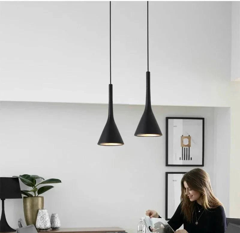 Luminaire Suspension design épuré noir – Référence : Nélia5237-ILLUMEEN.COM