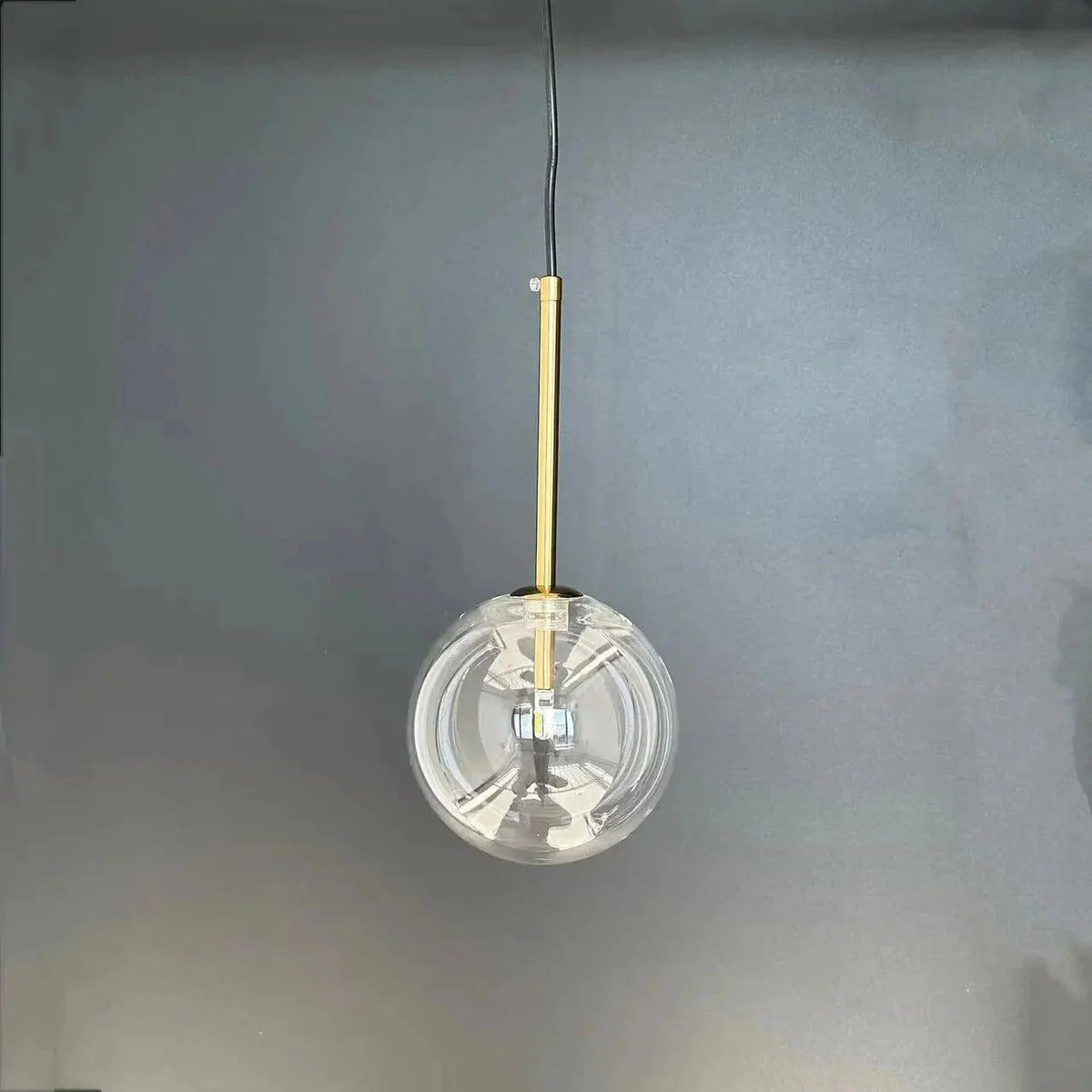 Luminaire Suspension verre transparent avec support en laiton – Référence : Marisette4823-ILLUMEEN.COM